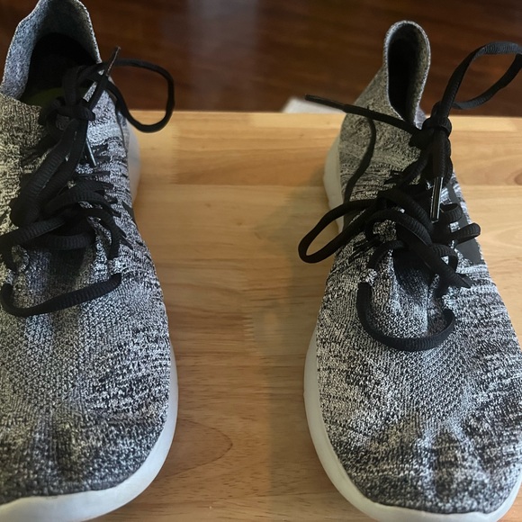 Nike Running Shoes - Picture 5 of 6